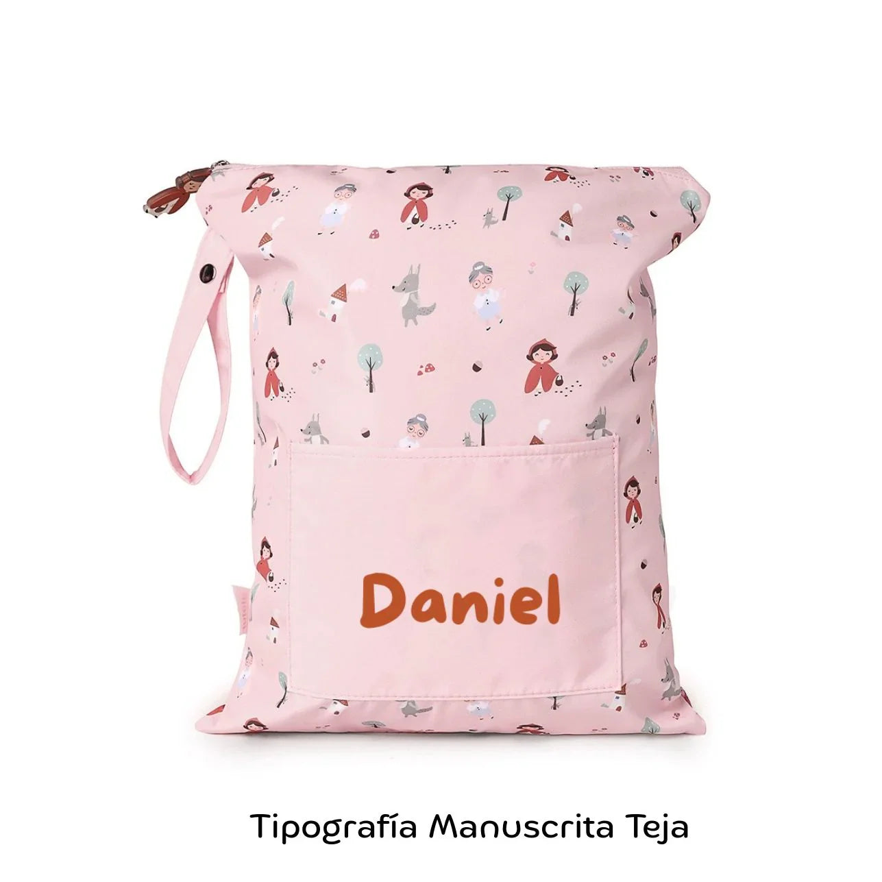 la Bolsa Impermeable Caperucita Personalizable de Tutete es justo lo que necesitas.
Esta bolsa es perfecta para llevar la muda de recambio a la escuela infantil o para guardar la ropa mojada o manchada después de una clase de natación. ¡Incluso es ideal para llevar la ropa interior cuando estás de viaje! El tamaño cómodo y versátil de la bolsa te permitirá llevar todo lo que necesitas.