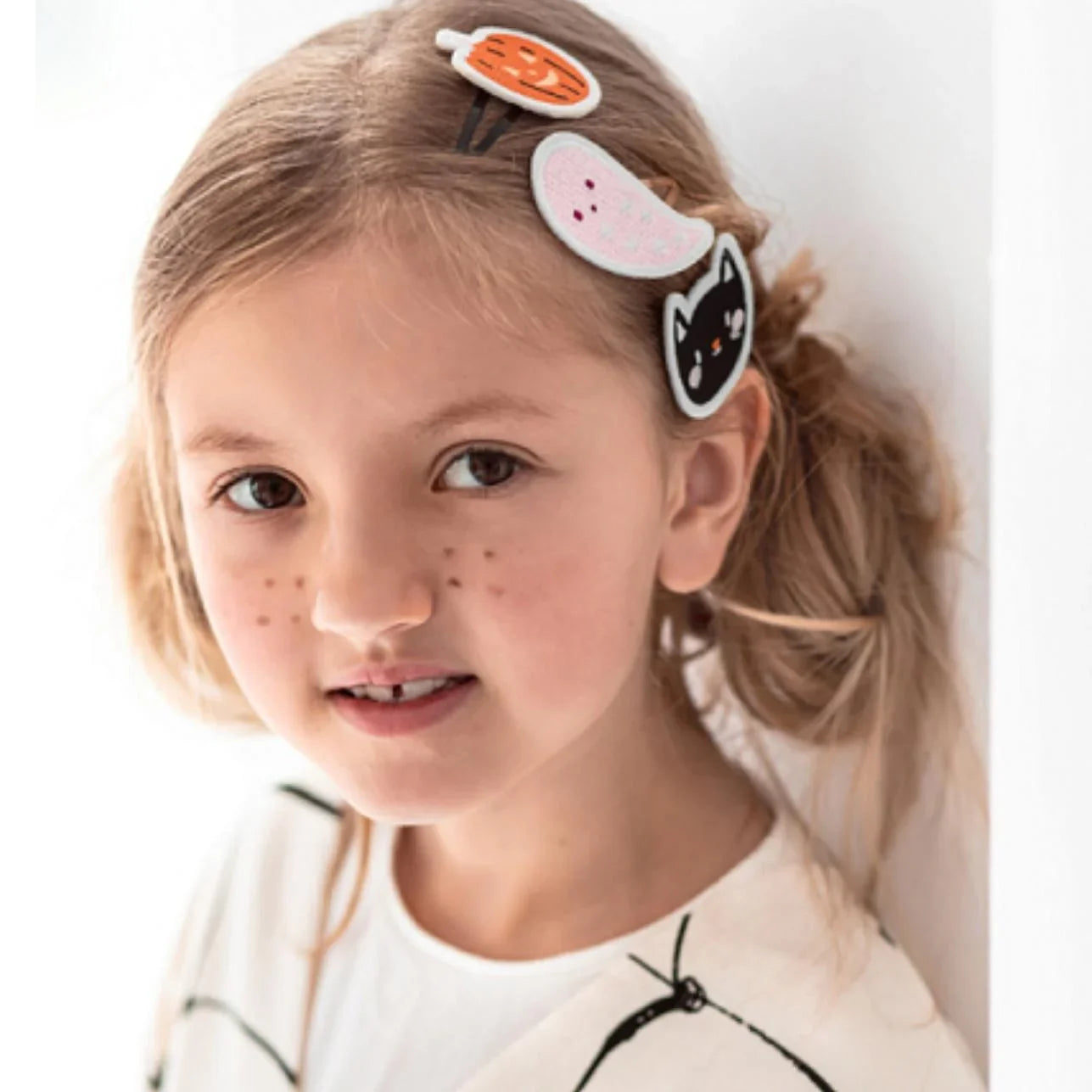 🦇 Clips para el pelo Halloween – Pack de 3 unidades
Incluye: 3 clips para el pelo (1 de cada diseño)
Colores: Surtidos