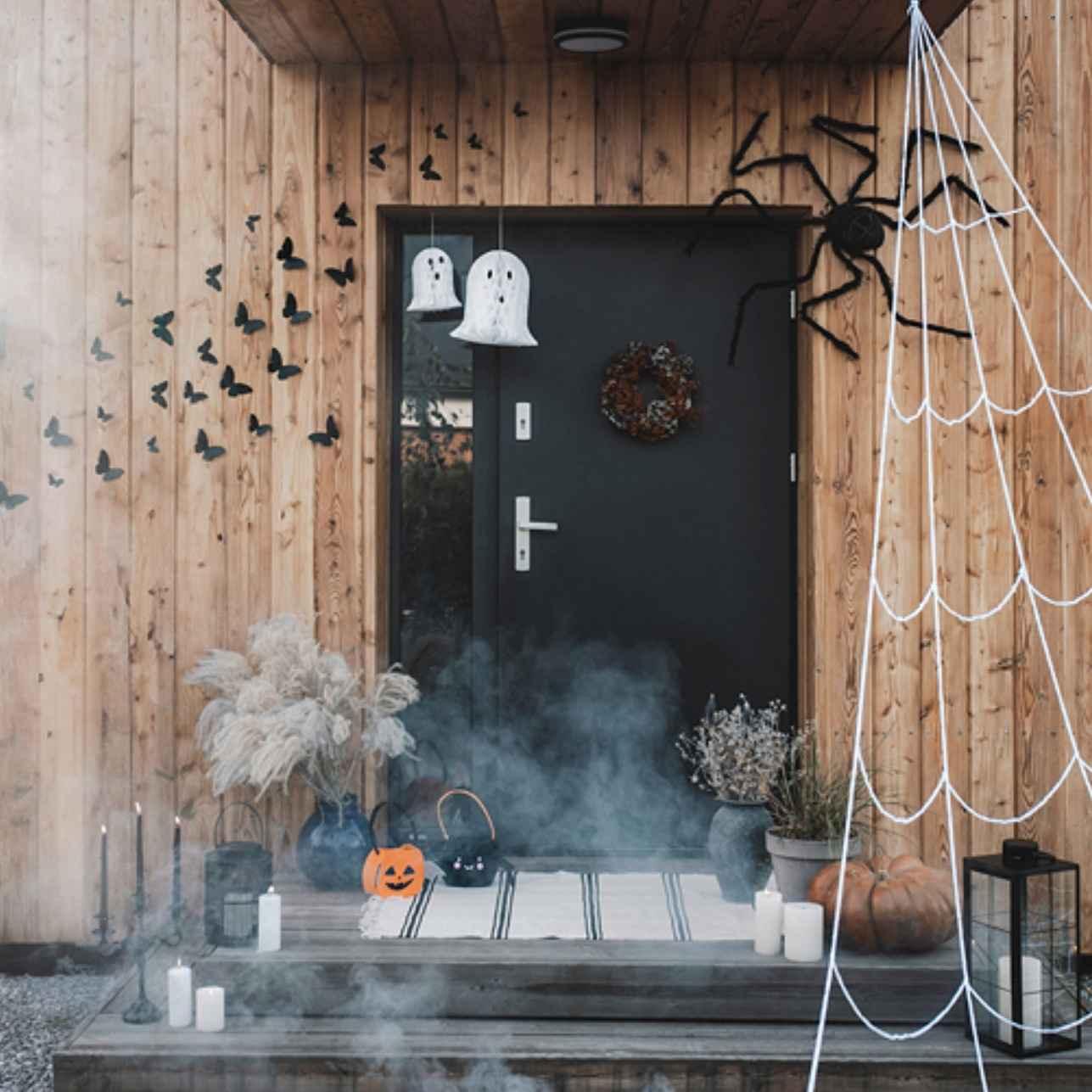 Decoración Fantasma de Papel – Blanco (20 y 30 cm)
Incluye: 2 figuras de fantasmas de papel (1 de 20 cm y 1 de 30 cm aprox.)
Color: Blanco
Montaje: Con clip (fácil de montar y desmontar)
Producto reutilizable