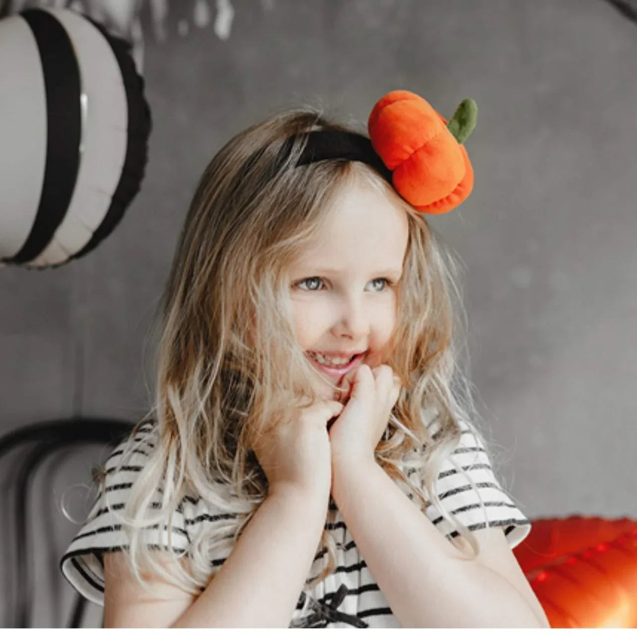 🎃 Diadema Calabaza – 16,5 x 17 cm
Incluye: 1 diadema
Medidas aproximadas: 16,5 x 17 cm
Colores: Naranja y negro