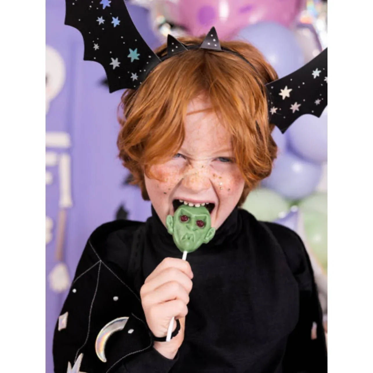 Una divertida manualidad para hacer con nuestros peques este Halloween, este pack incluye todo lo necesario para que creen su propia diadema de murciélago. Una actividad sencilla y divertida para poder hacer juntos una lluviosa tarde de otoño.