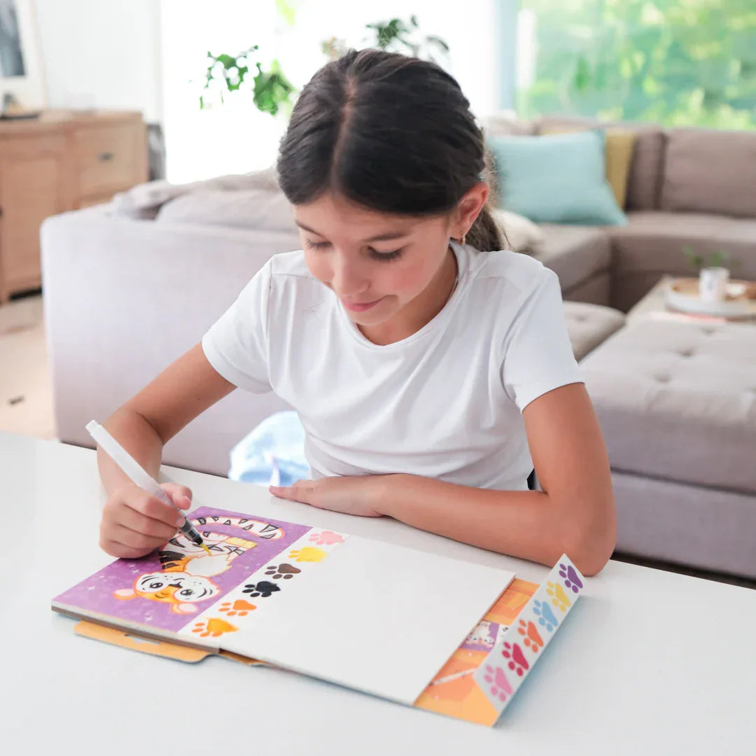 Dale vida a la imaginación de tus hijos con nuestro Set de Láminas Acuarela de Viaje - Aninales. Este fabuloso set está diseñado para niños de 4 a 7 años y es la introducción perfecta al mundo de la pintura.