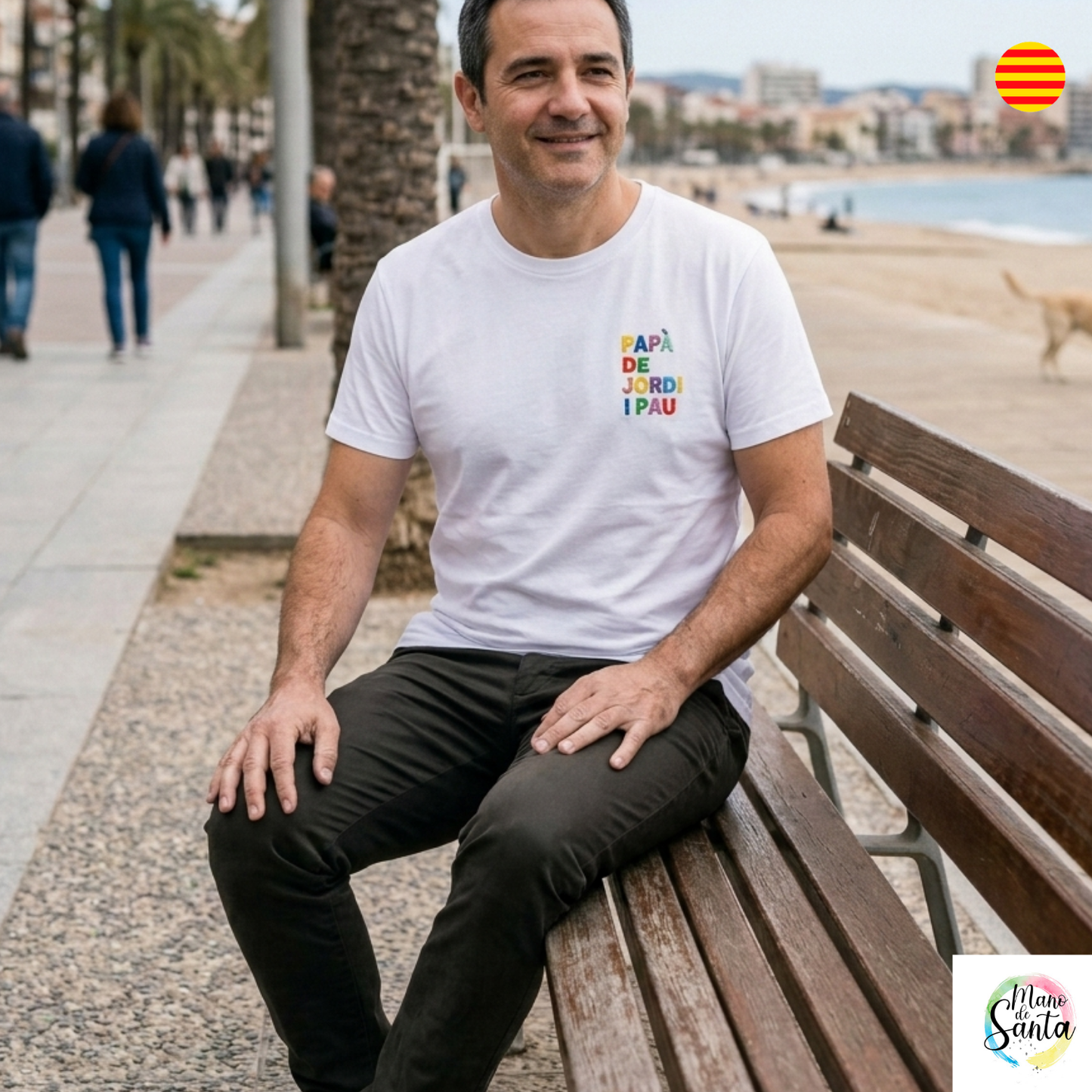 Camiseta Personalizada para Papà EN CATALÁN – El Regalo Perfecto con Bordado Único ✨
🧵 Bordado de Alta Gama: Personalización "Papà de (Nombre/s de los peques)" con relieve y acabado multicolor premium. Los colores de las letras son ALEATORIOS en la gama ARCOIRIS (Colores brillantes: verde, naranja, azul, rojo, morado, amarillo, gris...)
es siempre en MAYÚSCULAS.