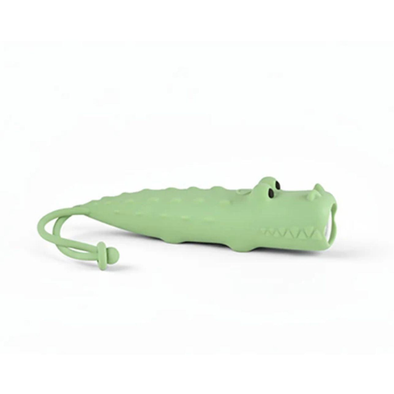 Linterna Little L COCODRILO – Luz suave y compañera de aventuras 🌟
Edad recomendada: A partir de 3 años
Incluye: 1 linterna recargable con correa
Medidas aproximadas: Adaptada a manos pequeñas
Alimentación: Recargable vía USB-C (cable incluido)