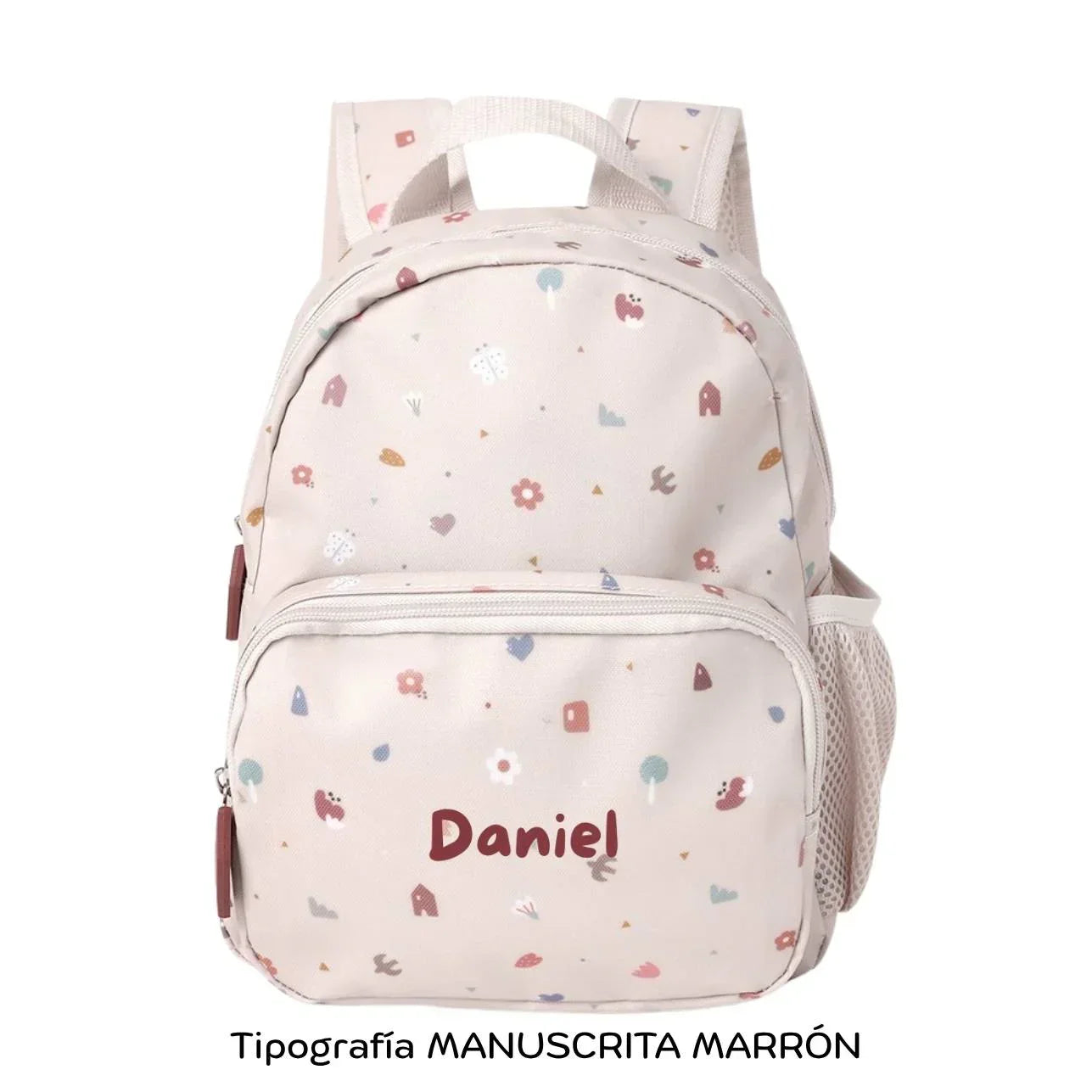 ¡La Mochila Infantil Geometric Nature Personalizable de tutete es perfecta para esos pequeños aventureros en su regreso a clases! esta mochila es un must-have para llevar a la escuela.
¿Por qué son ideales para tu peque? El tamaño pequeño es perfecto para llevar una muda y puede ser personalizado con su nombre. Además, cuenta con un bolsillo frontal para llevar cómodamente su juguete favorito. y uno lateral para poder llevar su botella de agua ¡Ideal para los más pequeños de la familia