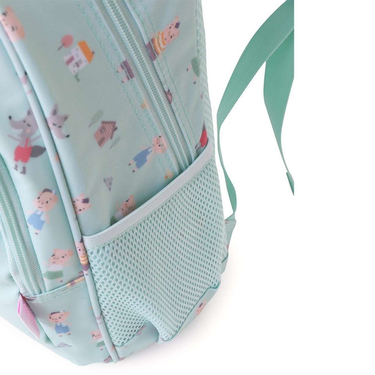 La Mochila Primaria Tres cerditos de Tutete está pensada para acompañar a los peques de 5 a 10 años en su día a día escolar, combinando funcionalidad, diseño y comodidad. Perfecta para la primaria o los últimos cursos de infantil, ofrece espacio extra para todo lo que necesitan sin sacrificar ligereza.
