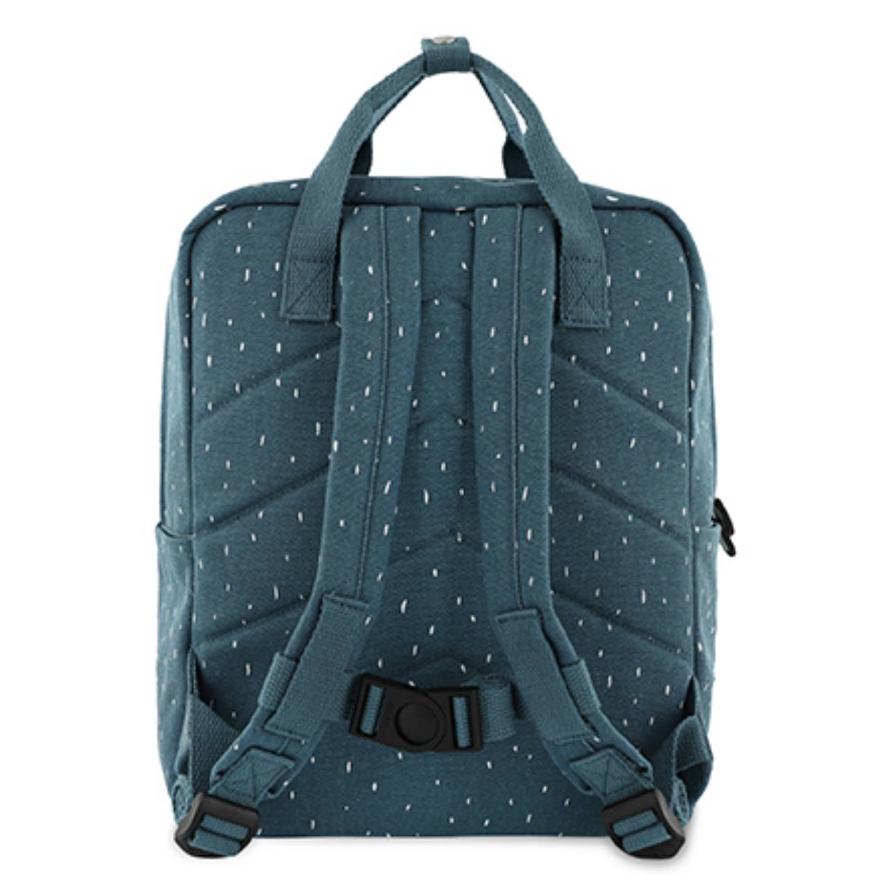 Esta mochila grande de Triceratops, con su carita bordada y su práctico bolsillo con reflectante en la parte frontal conquistará el corazón de vuestros peques y también el tuyo ¡Es ideal también para adultos dada su capacidad y tamaño!. Sus asas acolchadas y ajustables brindan comodidad en cada paso, mientras el cierre con clip en el pecho evita cualquier percance, y un espacio en el lateral exterior para colar la botella ¡ La tienes con el mismo animal en 350 ml y 500 ml!