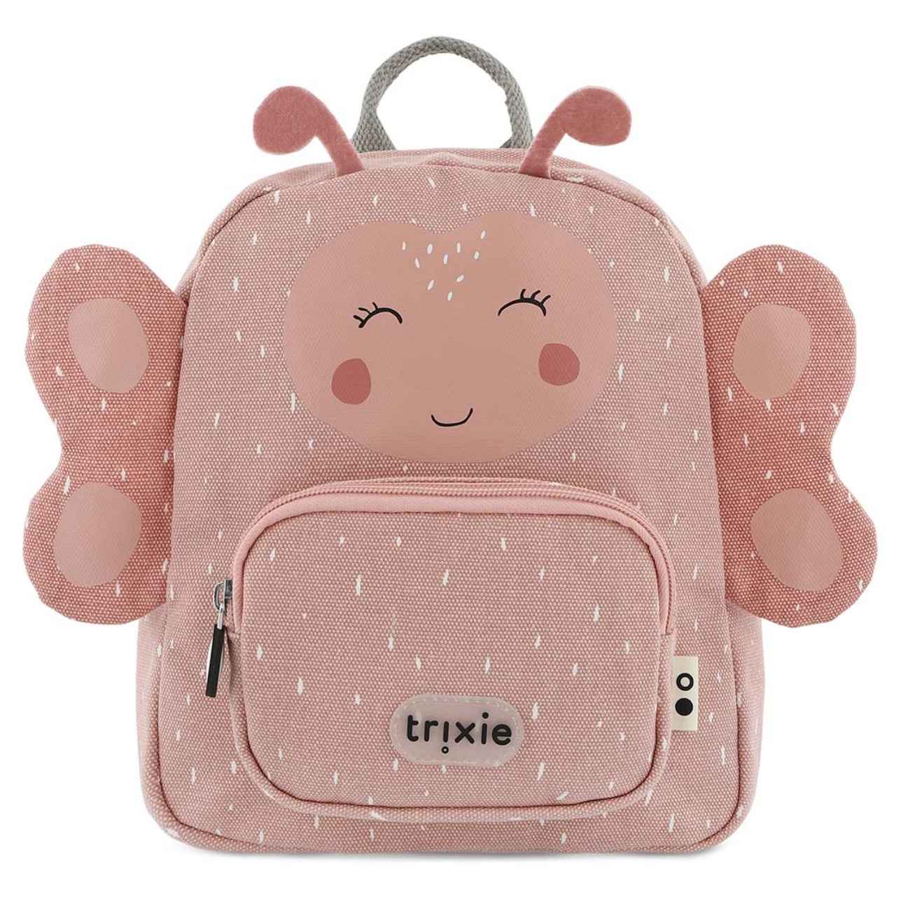 La mochila infantil Mariposa Trixie está diseñada pensando en la comodidad, la autonomía y el estilo de los más pequeños. Ideal para la etapa de infantil o preescolar, cuenta con tirantes acolchados y ajustables, además de una correa en el pecho que mantiene la mochila en su sitio sin que se resbale.