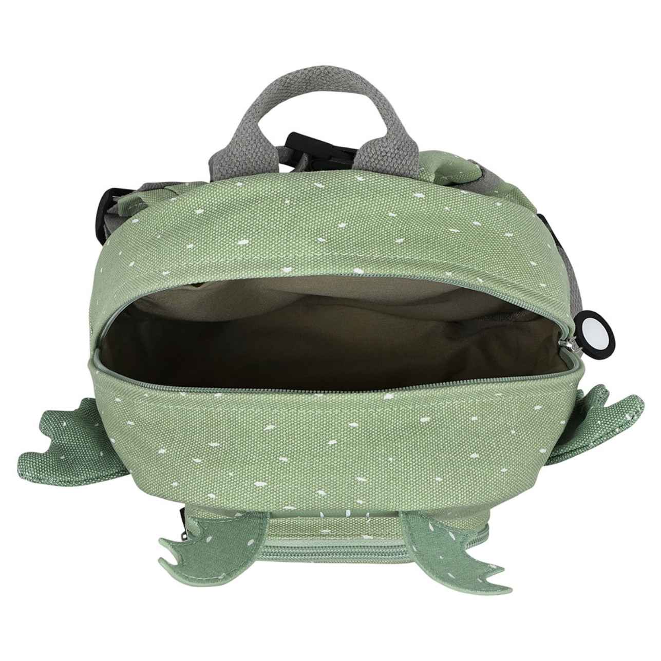 La Mochila Dragón Trixie es mucho más que un accesorio escolar: es el amigo inseparable de tu peque para la guardería, el parque o cualquier pequeña gran aventura. Diseñada pensando en la comodidad, autonomía y seguridad de los más pequeños, es ideal para niños a partir de 0-3 años, etapa de escuelita infantil.
Con su divertido diseño de dragón y tamaño adaptado a manos pequeñas, esta mochila combina funcionalidad con mucha personalidad. Dispone de un amplio compartimento principal y un bolsillo delantero