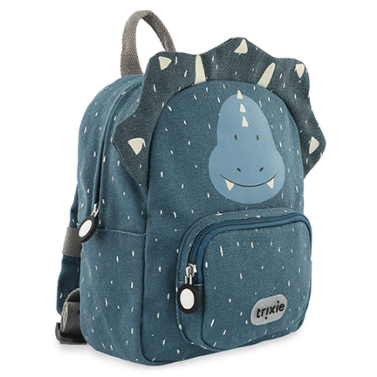 La Mochila Triceratops es mucho más que un accesorio escolar: es el amigo inseparable de tu peque para la guardería, el parque o cualquier pequeña gran aventura. Diseñada pensando en la comodidad, autonomía y seguridad de los más pequeños, es ideal para niños a partir de 0-3 años, etapa de escuelita infantil.
Con su divertido diseño de Triceratops y tamaño adaptado a manos pequeñas, esta mochila combina funcionalidad con mucha personalidad. Dispone de un amplio compartimento principal y un bolsillo delante