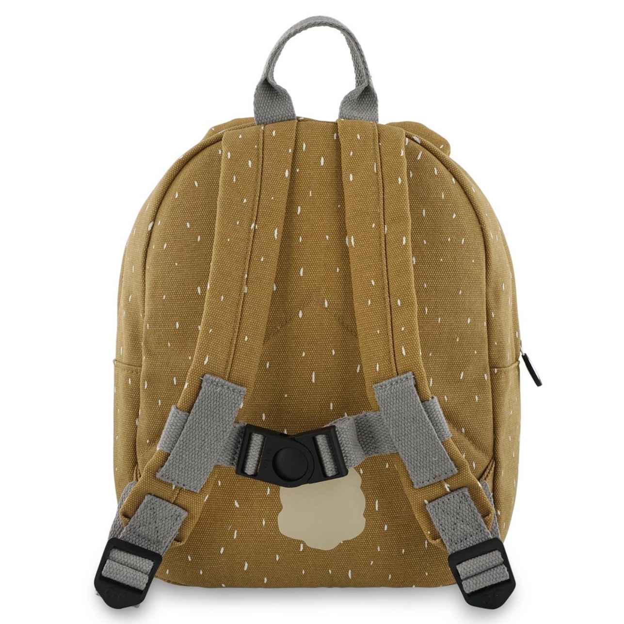 La mochila infantil oso Trixie está diseñada pensando en la comodidad, la autonomía y el estilo de los más pequeños. Ideal para la etapa de infantil o preescolar, cuenta con tirantes acolchados y ajustables, además de una correa en el pecho que mantiene la mochila en su sitio sin que se resbale.
