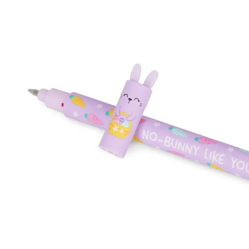 Este adorable set de bolígrafos borrables de edición especial Pascua es la combinación perfecta entre funcionalidad y ternura. Decorados con conejitos y polluelos irresistibles, son el regalo ideal para sorprender en primavera o como detallito en bolsitas de cumpleaños, cestas educativas o como capricho para fomentar la escritura creativa en los más peques.