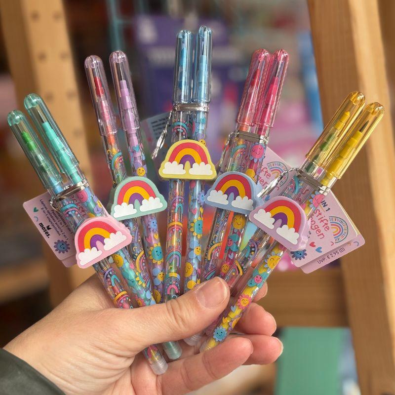 Bolsita de cumple dos lapiceros apilables arcoiris y kit pulseras de madera - manodesantaoficial