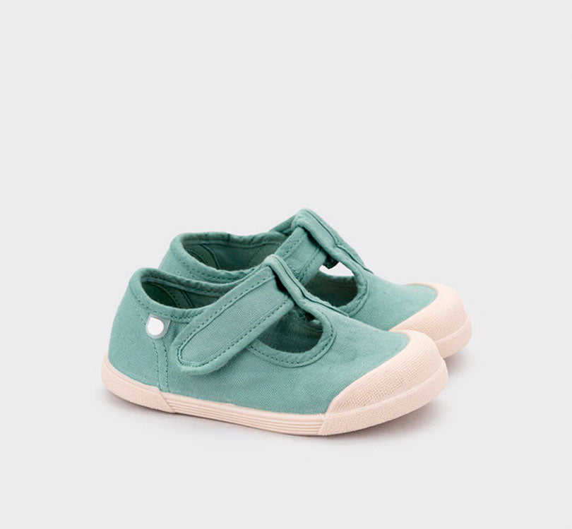 Zapatilla de lona de estilo pepito 100% algodón, de concepto barefoot, cero drop, flexible, blandita y con plantilla extraíble. ¡Y qué color tan bonito este verde agua! IGOR LONAS BAREFOOT