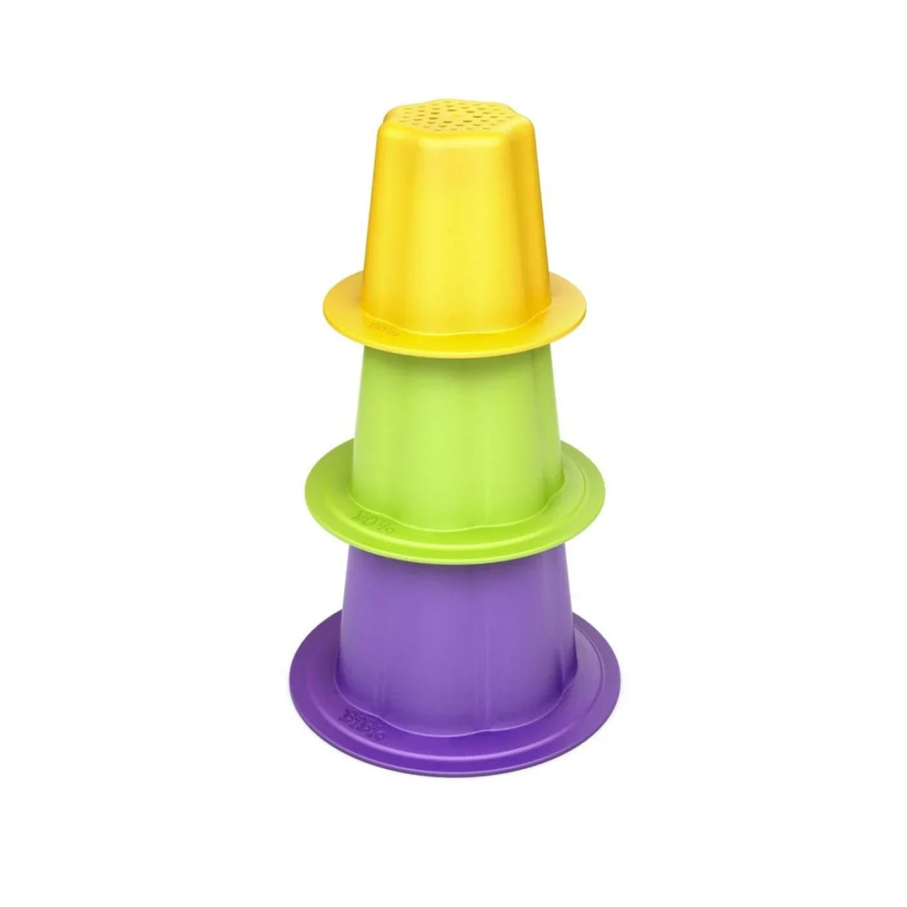 set de cubos TaBi 3 en 1 es todo lo que tu peque necesita para convertirse en el rey o la reina de los castillos de arena. Con tres cubos de distintos tamaños y colores que encajan entre sí, este juego versátil se convierte en cubo, molde y hasta colador (sí, el más pequeño tiene esa divertida función).

Perfectos para la playa, el parque o la arena cinética en casa, estos cubos están diseñados para fomentar el juego libre, la creatividad y la motricidad de forma natural. Su diseño apilable y ligero hace qu