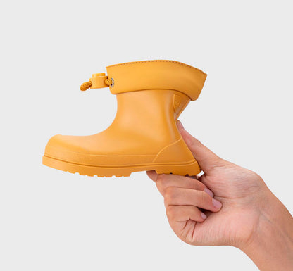 botas de agua barefoot monocolor MENDI amarillo de concepto barefoot de IGOR! Son tus aliadas para aventuras en familia bajo la lluvia. Su acabado mate las hace preciosas y el diseño respetuoso con sus pies las hace flexibles y cómodas. TALON