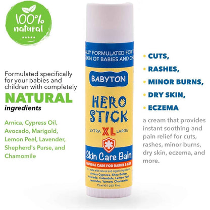 El Hero Stick de Babyton es el bálsamo imprescindible en el botiquín de cualquier familia. Este bálsamo calmante en formato barra ha sido específicamente diseñado para tratar las aventuras diarias de bebés y niños. Gracias a su fórmula 100% natural, libre de alcohol, perfumes y parabenos, es perfecto para aplicar sobre la piel sensible ante picaduras de insectos, chichones o zonas de sequedad extrema como labios agrietados, irritaciones y eccemas leves. Su combinación de aceite de girasol y Vitamina E nutre