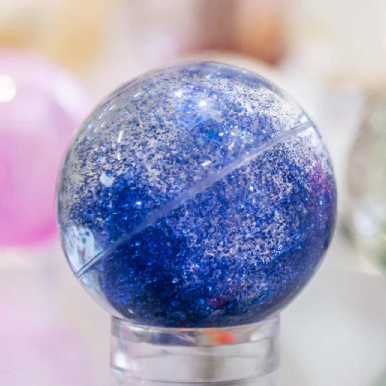 Set de Bolas Sensoriales Rainbow Glitter – 7 unidades 🌈✨
Edad recomendada: +18 meses
Dimensiones: 6,5 cm de diámetro
Incluye: 7 bolas sensoriales (roja, plateada, dorada, verde, azul, rosa y violeta)
