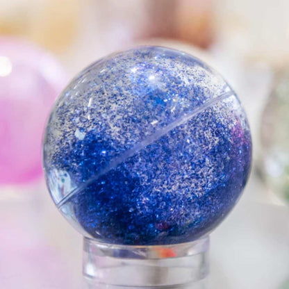Set de Bolas Sensoriales Rainbow Glitter – 7 unidades 🌈✨
Edad recomendada: +18 meses
Dimensiones: 6,5 cm de diámetro
Incluye: 7 bolas sensoriales (roja, plateada, dorada, verde, azul, rosa y violeta)