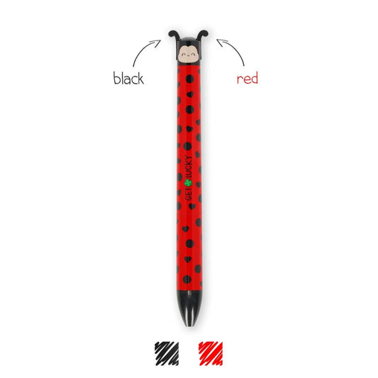 Compra el Bolígrafo de Dos Colores Ladybug de Legami. Sistema Click&Clack con tinta roja y negra en un solo cuerpo. Ligero, divertido y perfecto para la escuela o la oficina.