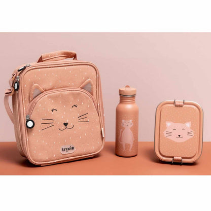 Consigue la bolsa almuerzo térmica Mrs. Cat personalizable de Trixie en www.manodesantaoficial.es. Bolsa térmica infantil ideal para mantener la comida fresca en el colegio y excursiones. ¡Personalízala con su nombre!