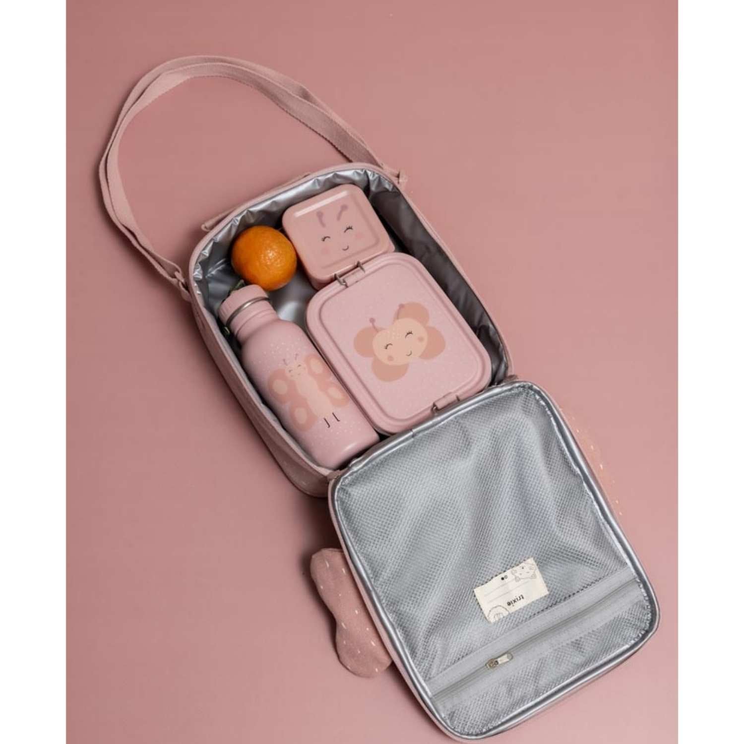 Consigue la bolsa almuerzo térmica Mrs. Butterfly personalizable de Trixie en www.manodesantaoficial.es. Bolsa térmica infantil ideal para mantener la comida fresca en el colegio y excursiones. ¡Personalízala con su nombre!