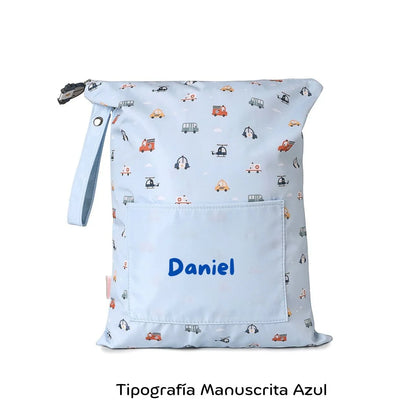  Bolsa Impermeable City cars&nbsp; Personalizable de Tutete es justo lo que necesitas.


Esta bolsa es perfecta para llevar la muda de recambio a la escuela infantil o para guardar la ropa mojada o manchada después de una clase de natación. ¡Incluso es ideal para llevar la ropa interior cuando estás de viaje! 