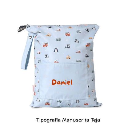  Bolsa Impermeable City cars&nbsp; Personalizable de Tutete es justo lo que necesitas.


Esta bolsa es perfecta para llevar la muda de recambio a la escuela infantil o para guardar la ropa mojada o manchada después de una clase de natación. ¡Incluso es ideal para llevar la ropa interior cuando estás de viaje! 