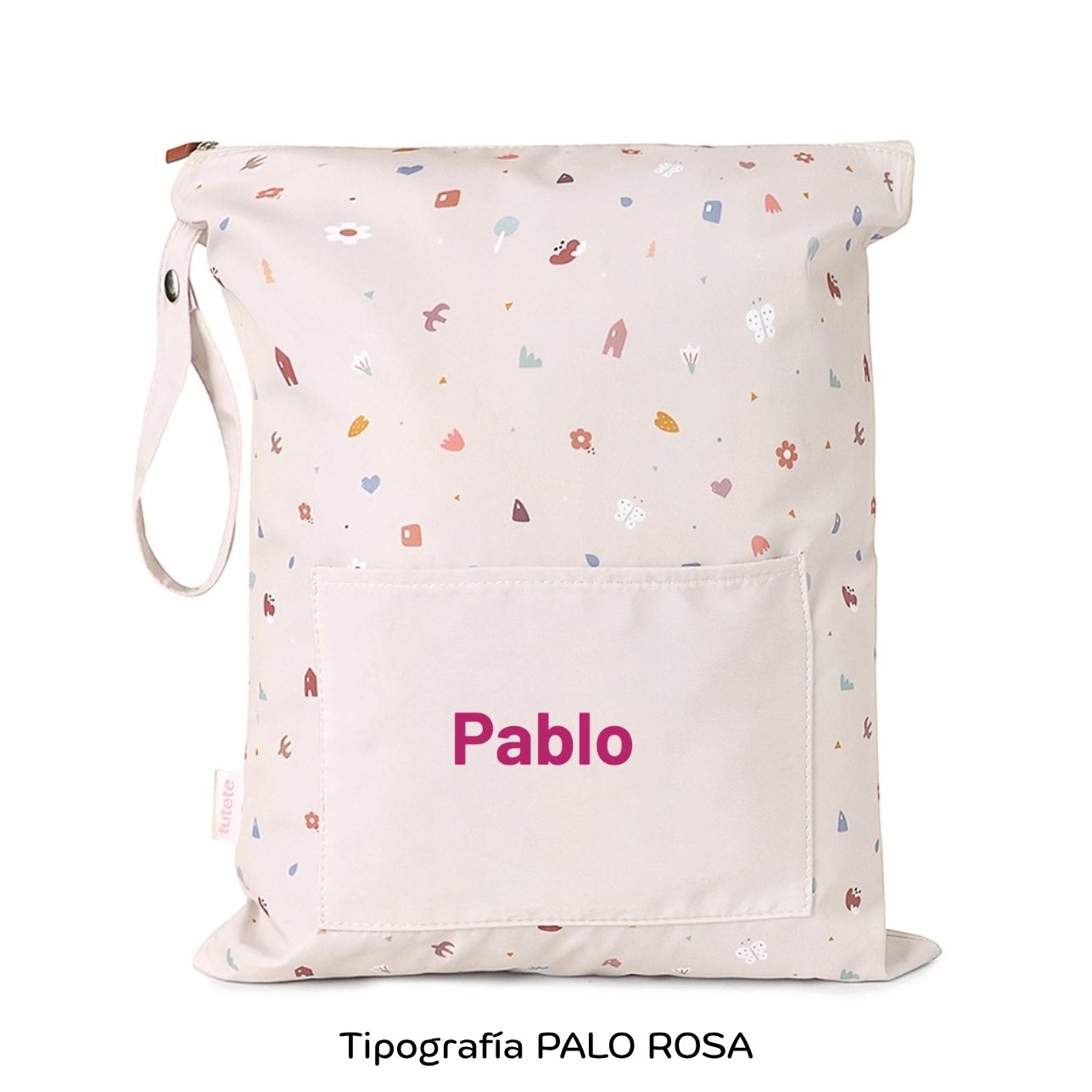 ¡No busques más! Si necesitas una bolsa resistente y personalizable para las cosas húmedas de tu pequeño, la Bolsa Impermeable Geometric Nature &nbsp;Personalizable de Tutete es justo lo que necesitas.


Esta bolsa es perfecta para llevar la muda de recambio a la escuela infantil o para guardar la ropa mojada o manchada después de una clase de natación. ¡Incluso es ideal para llevar la ropa interior cuando estás de viaje! El tamaño cómodo y versátil de la bolsa te permitirá llevar todo lo que necesitas.