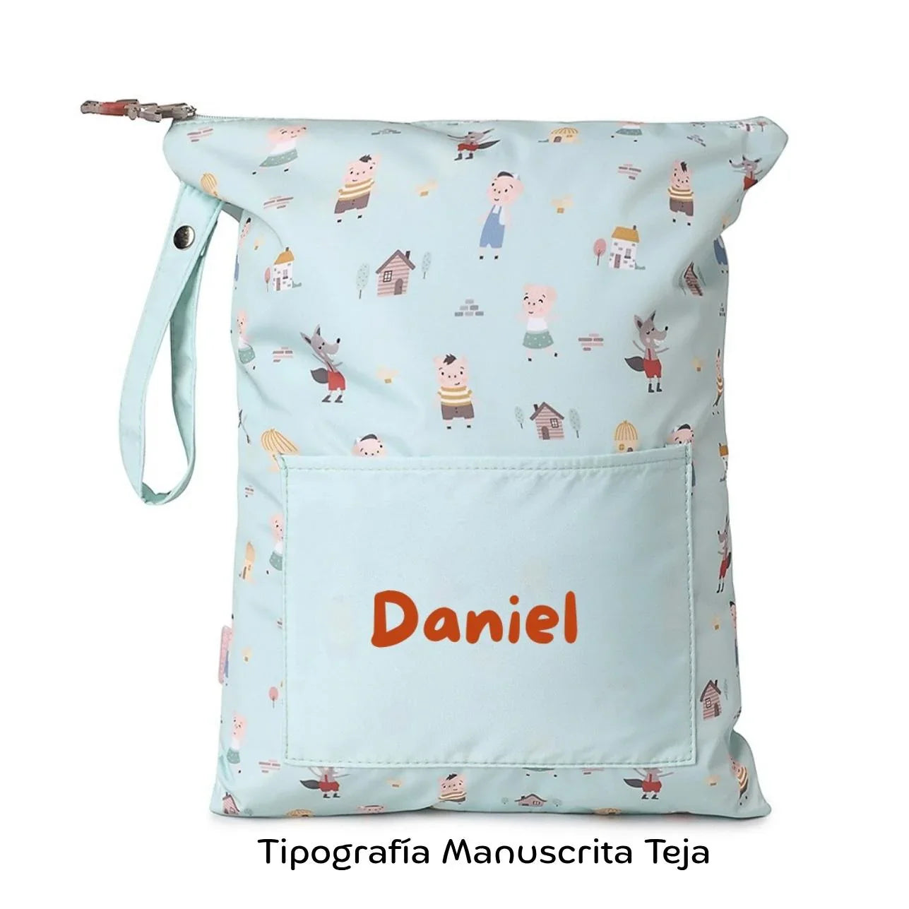 ¡No busques más! Si necesitas una bolsa resistente y personalizable para las cosas húmedas de tu pequeño, la Bolsa Impermeable Los tres cerditos&nbsp; Personalizable de Tutete es justo lo que necesitas.


Esta bolsa es perfecta para llevar la muda de recambio a la escuela infantil o para guardar la ropa mojada o manchada después de una clase de natación. ¡Incluso es ideal para llevar la ropa interior cuando estás de viaje! El tamaño cómodo y versátil de la bolsa te permitirá llevar todo lo que necesitas.