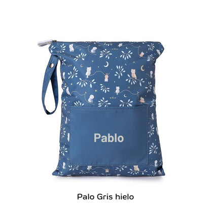 a Bolsa Impermeable Magical Forest&nbsp; Personalizable de Tutete es justo lo que necesitas.


Esta bolsa es perfecta para llevar la muda de recambio a la escuela infantil o para guardar la ropa mojada o manchada después de una clase de natación. ¡Incluso es ideal para llevar la ropa interior cuando estás de viaje! El tamaño cómodo y versátil de la bolsa te permitirá llevar todo lo que necesitas.
