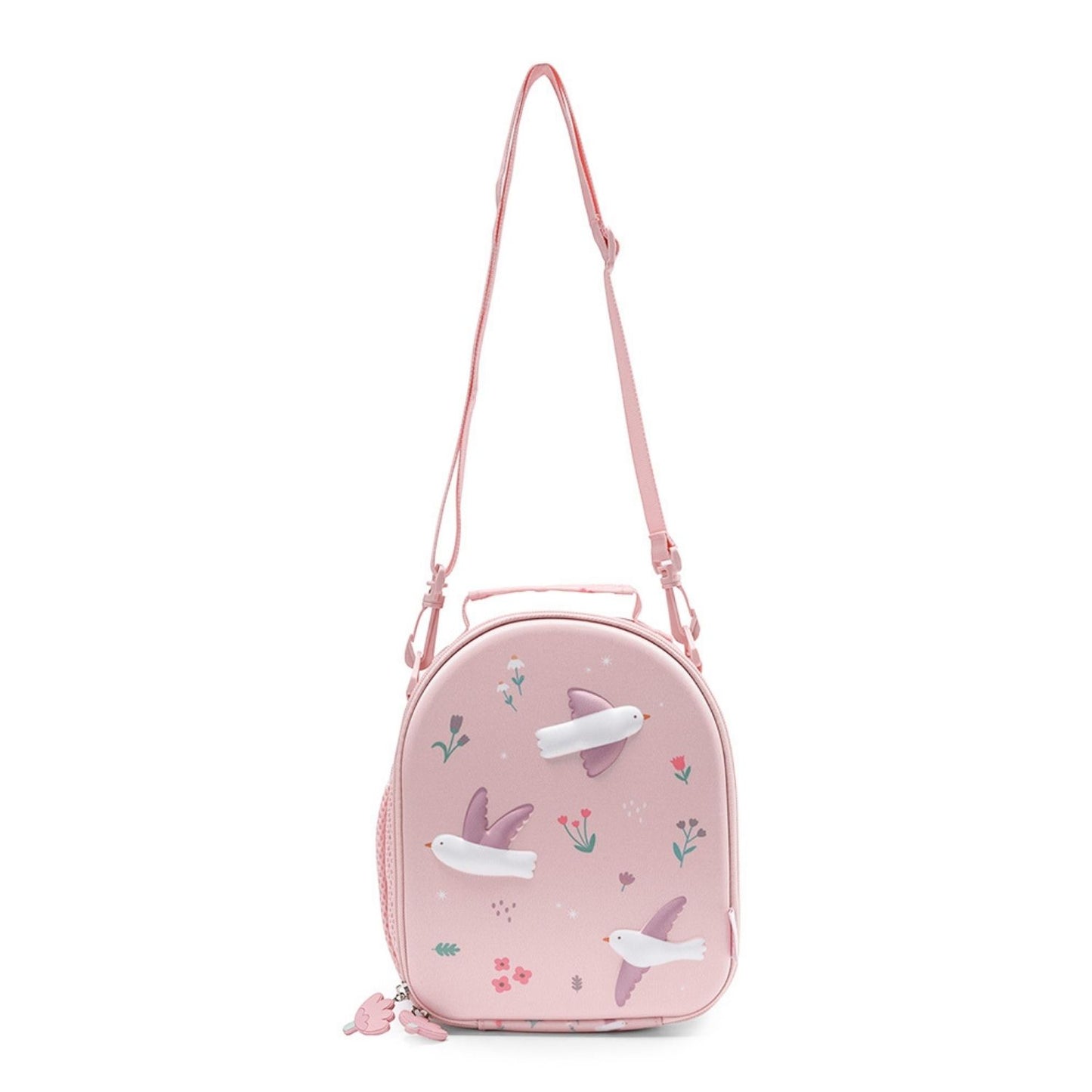 Bolsa Merienda Térmica Personalizable 3D Blossom birds (Pájaros). Esta bolsa térmica infantil es el accesorio escolar perfecto para el colegio o las excursiones, gracias a su amplio compartimento y a su llamativo relieve tridimensional. Cuenta con un bolsillo de rejilla lateral para la botella de agua y una etiqueta plastificada trasera ideal para poner los datos del peque
