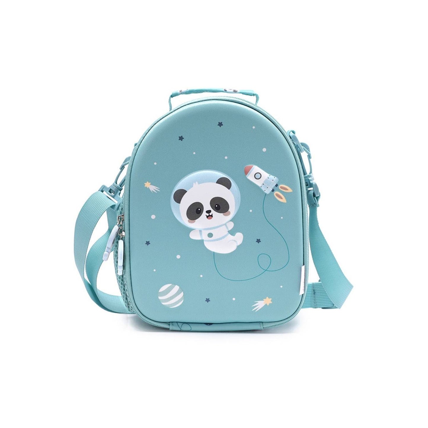 Bolsa Merienda Térmica Personalizable 3D Pandas in the space (Astronautas). Esta bolsa térmica infantil es el accesorio escolar perfecto para el colegio o las excursiones, gracias a su amplio compartimento y a su llamativo relieve tridimensional. Cuenta con un bolsillo de rejilla lateral para la botella de agua y una etiqueta plastificada trasera ideal para poner los datos del peque.