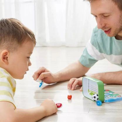  Bolsita de Cumple con Juego Clásico en lata es ese detalle original y divertido que encantará tanto a niños como a padres. Un pequeño tesoro en formato metálico, ideal para regalar en cumpleaños, celebraciones o como detalle especial al final de una fiesta, Y QUE LUEGO RESULTARÁ SUPER PRÁCTICO PARA SALIDAS A COMER FUERA, VIAJES..¡UN ALIADO ANTI PANTALLAS!