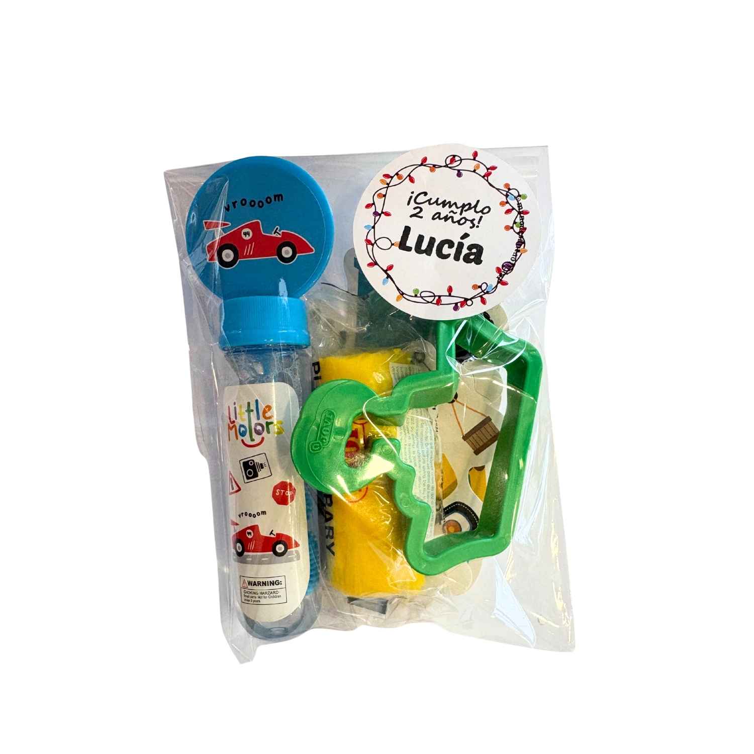 Bolsita de Cumple Little Motors 🏎️ ¡Diversión sobre ruedas!

🚗 Kit Completo: Incluye un pompero temático, una barra de plastilina Baby de alta calidad, un cortador de plastilina seguro y 5 pegatinas reposicionables de vehículos. Se entrega embolsado y con pegatina de edad y nombre del cumpleañer@