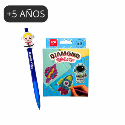¡El detalle de cumple perfecto! 🚀 Bolsita con manualidad de pegatinas de diamantes y lápiz infinito espacial. Creatividad y utilidad en www.manodesantaoficial.es. ✨