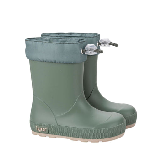 ¡Descubre las botas de agua monocolor verde de concepto barefoot de IGOR! Son tus aliadas para aventuras en familia bajo la lluvia. Su acabado mate las hace preciosas y el diseño respetuoso con sus pies las hace flexibles y cómodas. ¿Quieres aún más motivos para comprarlas? ¡Cero Drop y la plantilla es extraíble!