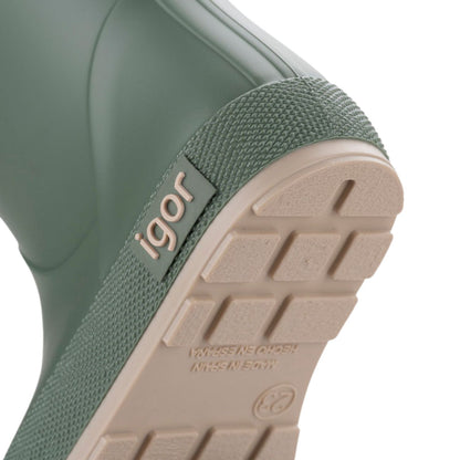 ¡Descubre las botas de agua monocolor verde de concepto barefoot de IGOR! Son tus aliadas para aventuras en familia bajo la lluvia. Su acabado mate las hace preciosas y el diseño respetuoso con sus pies las hace flexibles y cómodas. ¿Quieres aún más motivos para comprarlas? ¡Cero Drop y la plantilla es extraíble!