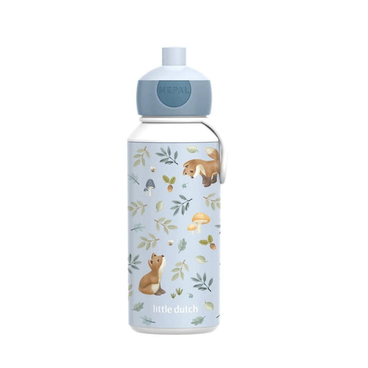 La botella pop-up Forest friends&nbsp;de Little Dutch está diseñada para hacerle la vida más fácil a las familias. Ligera, resistente y súper cómoda, perfecta para llevar al cole, a una excursión o al parque 