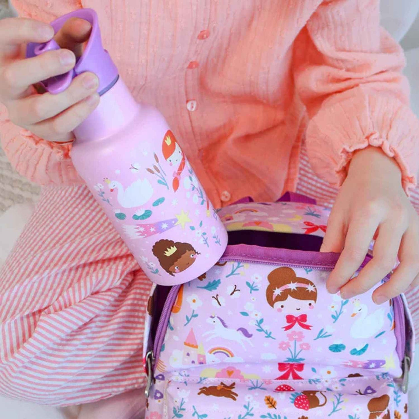 Comprar botella térmica infantil de acero inoxidable 350 ml PRINCESAS de A Little Lovely Company. Cantimplora con pajita libre de BPA que mantiene el agua fría 8 horas, ideal para el colegio y la guardería.