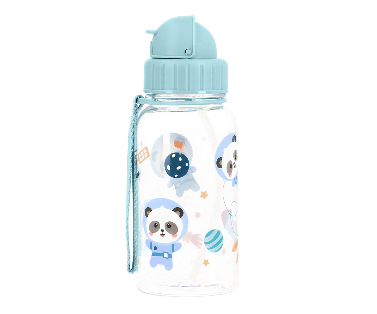 Consigue la botella plástico personalizable Pandas in Space de 500ml en www.manodesantaoficial.es. Botella infantil de Tritán con pajita abatible, libre de BPA y resistente para el colegio. ¡Personalízala con su nombre!