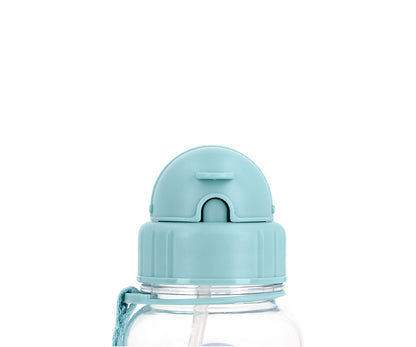 Consigue la botella plástico personalizable Pandas in Space de 500ml en www.manodesantaoficial.es. Botella infantil de Tritán con pajita abatible, libre de BPA y resistente para el colegio. ¡Personalízala con su nombre!