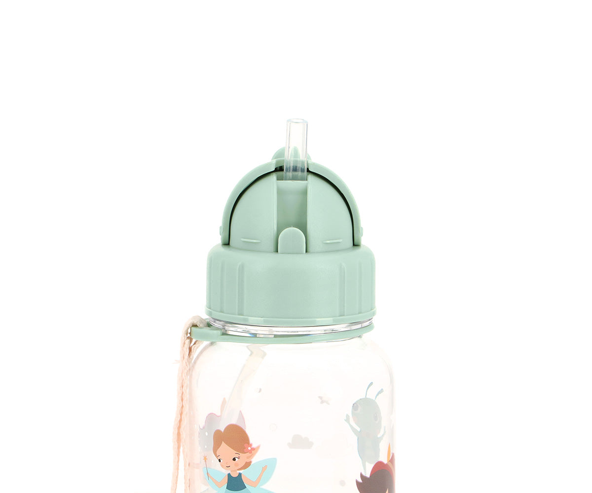 Consigue la botella plástico personalizable Wooden Boy (Pinocho) de 500ml en www.manodesantaoficial.es. Botella infantil de Tritán con pajita abatible, libre de BPA y resistente para el colegio. ¡Personalízala con su nombre!