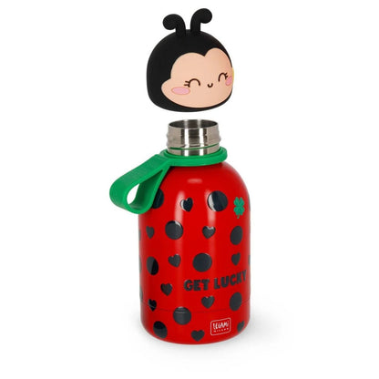 Compra la Botella Térmica Infantil Ladybug de Legami. Cantimplora de acero inoxidable de 310ml que mantiene el frío 24h y el calor 12h. Resistente, hermética y segura.