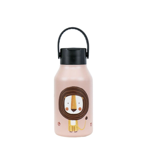 Botella Termo Acero inox Runbott Mii León 35cl Gracias a su recubrimiento interior cerámico, mantiene el sabor original de las bebidas sin olores ni transferencias. Su aislamiento de doble pared mantiene los líquidos fríos hasta 24 horas y calientes hasta 12, ideal para cualquier estación del año.