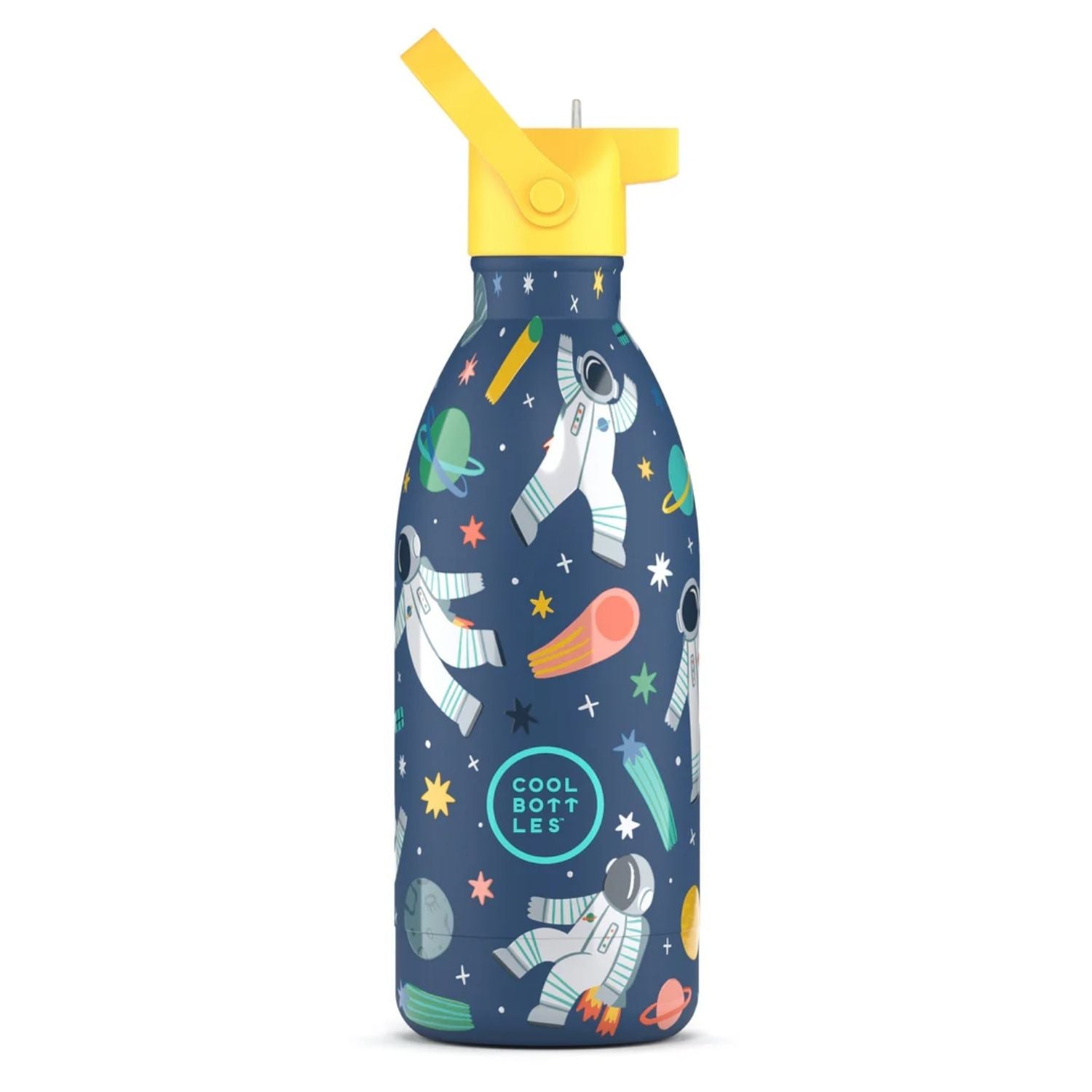 ¡La aventura crece con la nueva Botella isotérmica Galactic Ride 500 ml! Con un diseño fascinante inspirado en el mundo del esapcio y un acabado con tacto en relieve 3D, esta botella es la evolución perfecta para los pequeños exploradores que necesitan más hidratación. Gracias a su fabricación en acero inoxidable 18/8, es resistente, ligera y no desprende olores ni sabores. Su tecnología de triple aislamiento evita la condensación, asegurando que la botella nunca "sude" en las manos o la mochila, mientras q