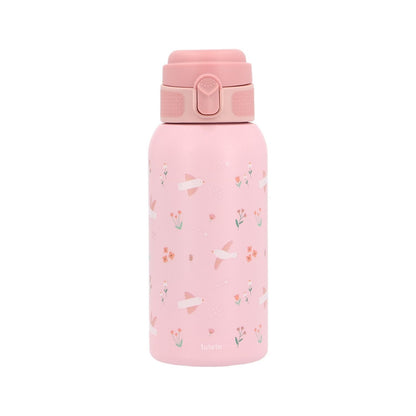 Botella de Acero Térmica Blossom birds (Pájaros) de 500ml. Esta botella térmica infantil es la compañera ideal para el colegio, excursiones o tardes de parque, gracias a su resistencia y gran capacidad. Su diseño sin pajita facilita una limpieza rápida y profunda, asegurando la máxima higiene diaria