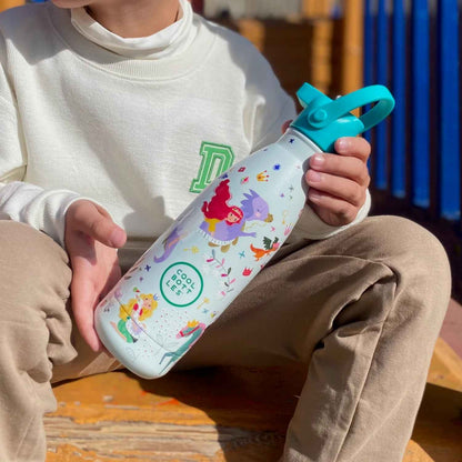 Botella térmica infantil The Bottles Kids 350ml Princess Kingdom. Acero inoxidable con relieve 3D, mantiene el frío 36h. Libre de BPA y a prueba de fugas. ¡Ideal para el cole!

Princesas valientes, preciosos caballos y coronas brillantes te esperan en este reino mágico de Princess Kingdom. The Bottles Kids 350ml es una botella de agua para niños con Triple Cool™ Technology que mantiene bebidas 36 horas frías y 18 calientes. Con tacto en relieve 3D y tapón hermético a prueba de fugas. Fabricada en acero inox