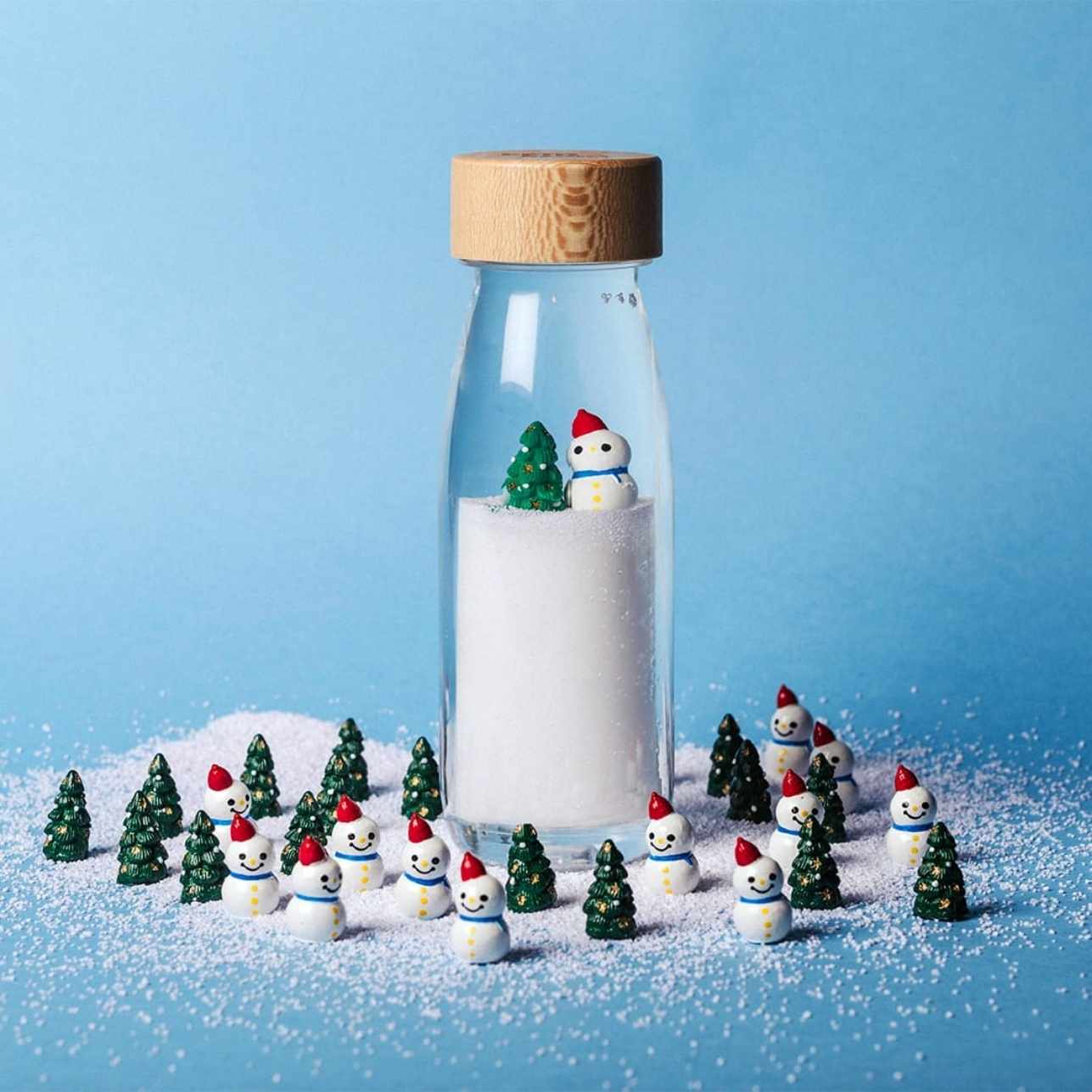 Move Bottle Petit Boum – Winter Scene ❄️
Edad recomendada: A partir de 3 meses
Dimensiones: 15,5 × 4,5 cm
Capacidad: 250 ml
Incluye: 1 botella sensorial sellada
Fabricada a mano en España