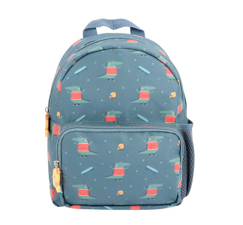 Mochila Infantil Croc Personalizable es perfecta para esos pequeños aventureros en su regreso a clases!&nbsp; esta mochila es un must-have para llevar a la escuela;  El tamaño pequeño es perfecto para llevar una muda y puede ser personalizado con su nombre. Además, cuenta con un bolsillo frontal para llevar cómodamente su juguete favorito